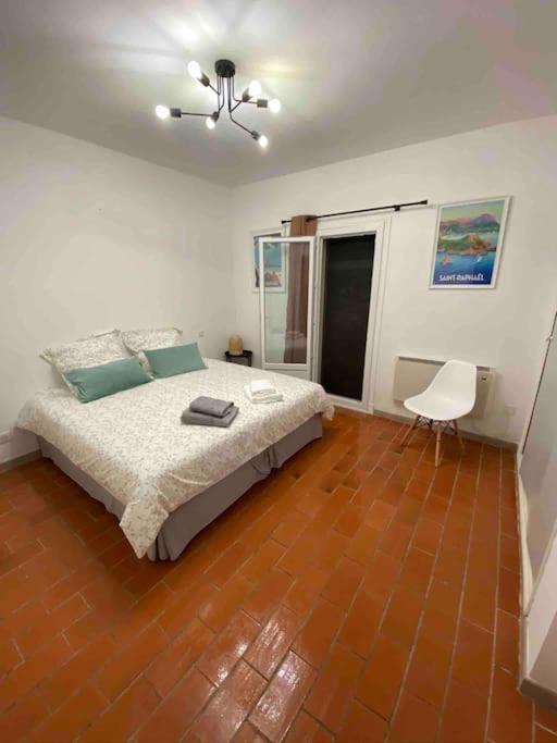 Simone, Appartement Maison, Quartier Calme, Grande Terrasse, Spa, Barbecue, 2 Chambres Frejus Exterior photo