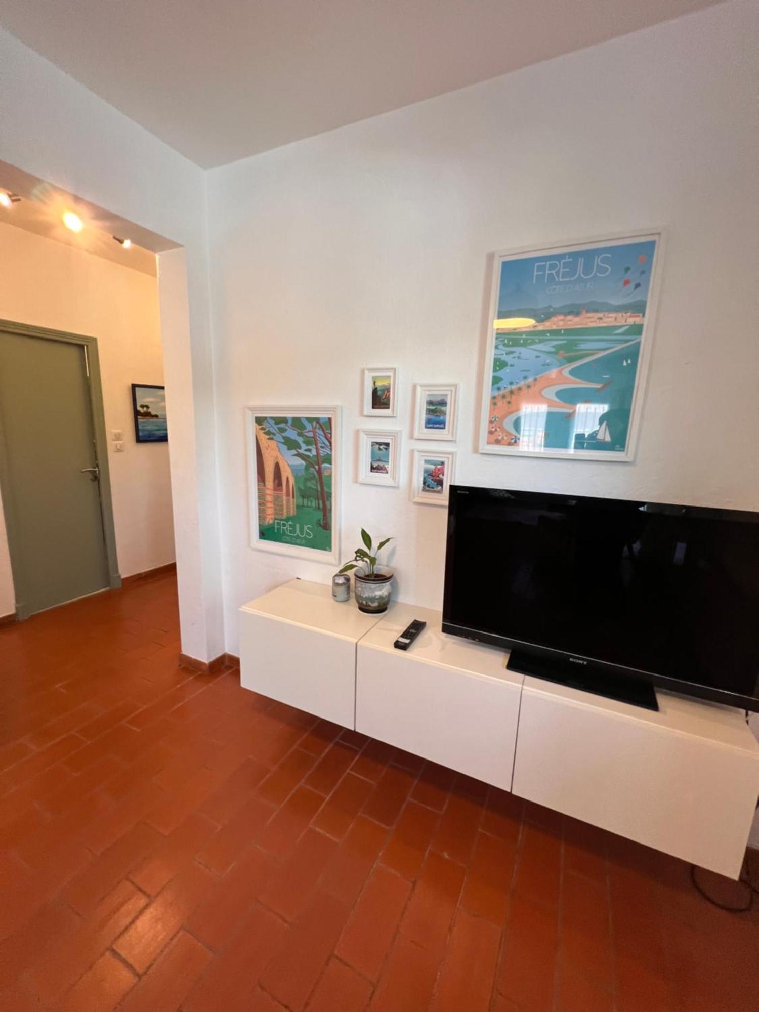 Simone, Appartement Maison, Quartier Calme, Grande Terrasse, Spa, Barbecue, 2 Chambres Frejus Exterior photo