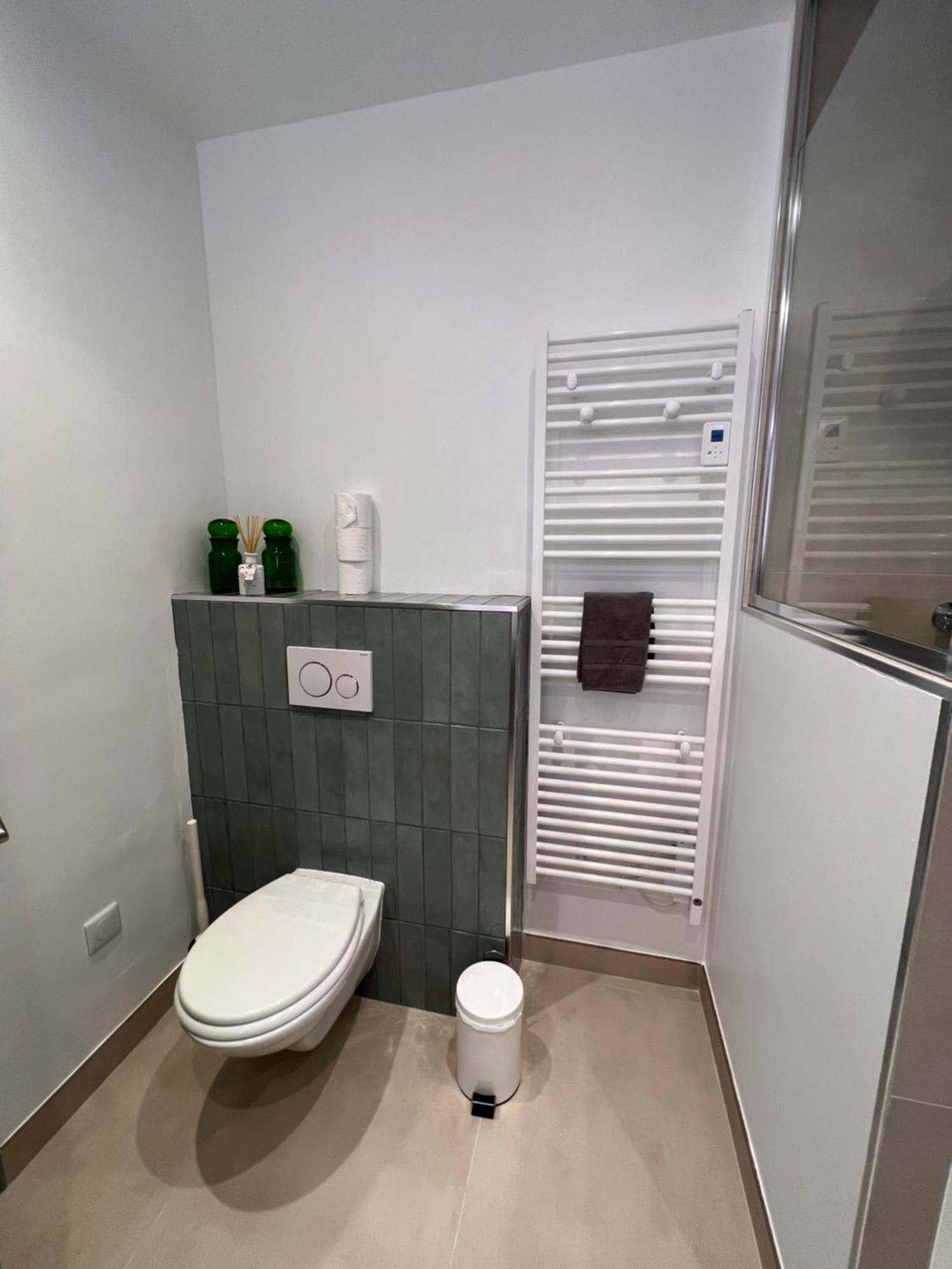 Simone, Appartement Maison, Quartier Calme, Grande Terrasse, Spa, Barbecue, 2 Chambres Frejus Exterior photo