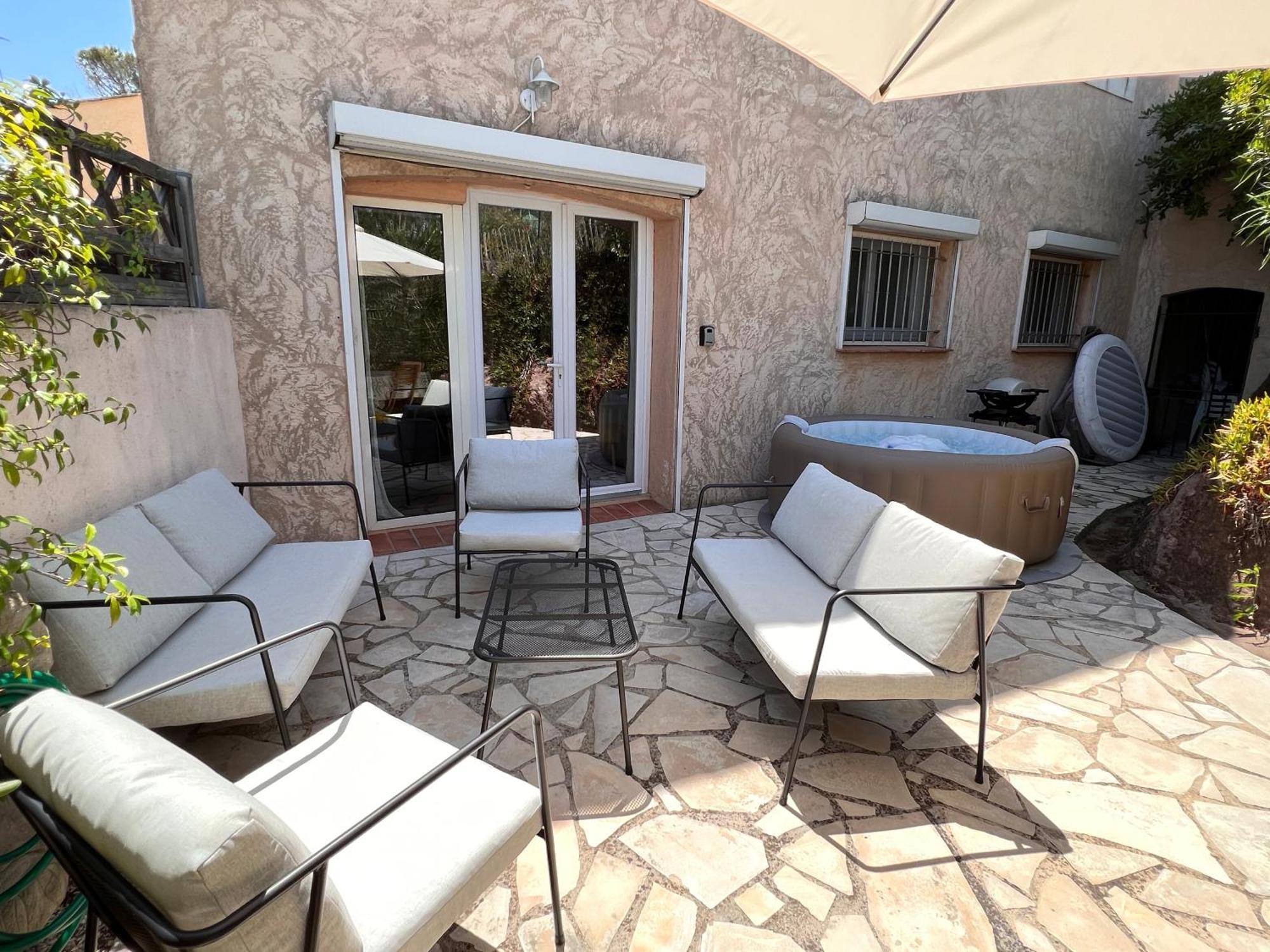 Simone, Appartement Maison, Quartier Calme, Grande Terrasse, Spa, Barbecue, 2 Chambres Frejus Exterior photo