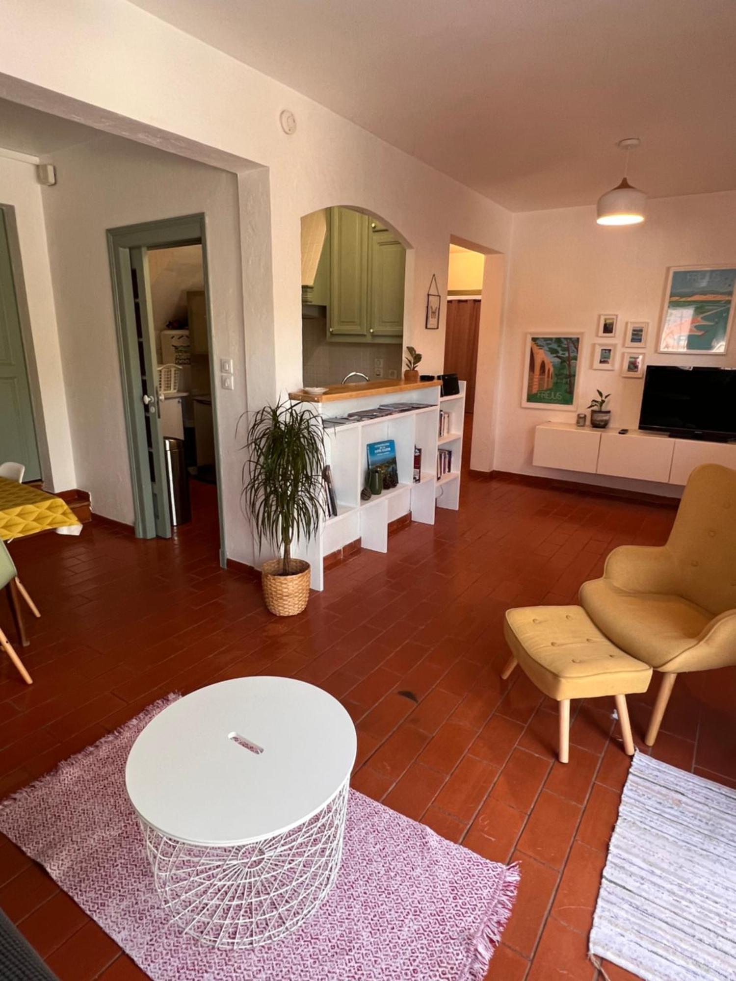 Simone, Appartement Maison, Quartier Calme, Grande Terrasse, Spa, Barbecue, 2 Chambres Frejus Exterior photo