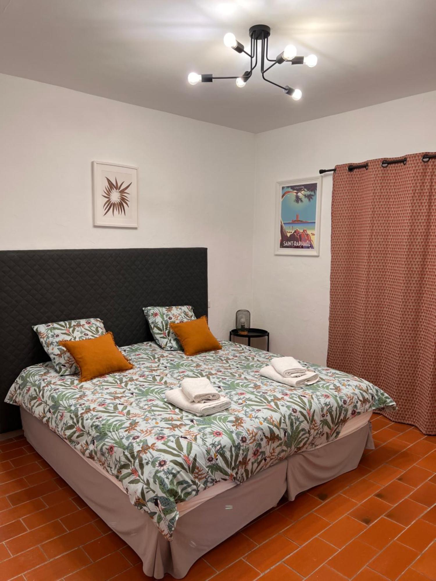 Simone, Appartement Maison, Quartier Calme, Grande Terrasse, Spa, Barbecue, 2 Chambres Frejus Exterior photo